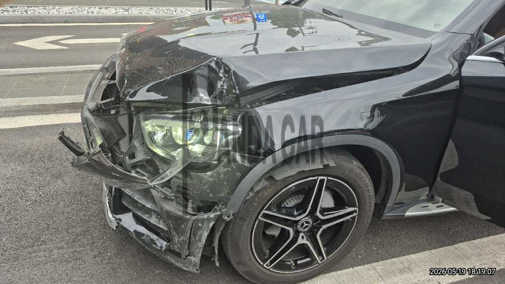 2023 Mercedes-Benz GLC300 4MATIC Coupe, photograph 2
