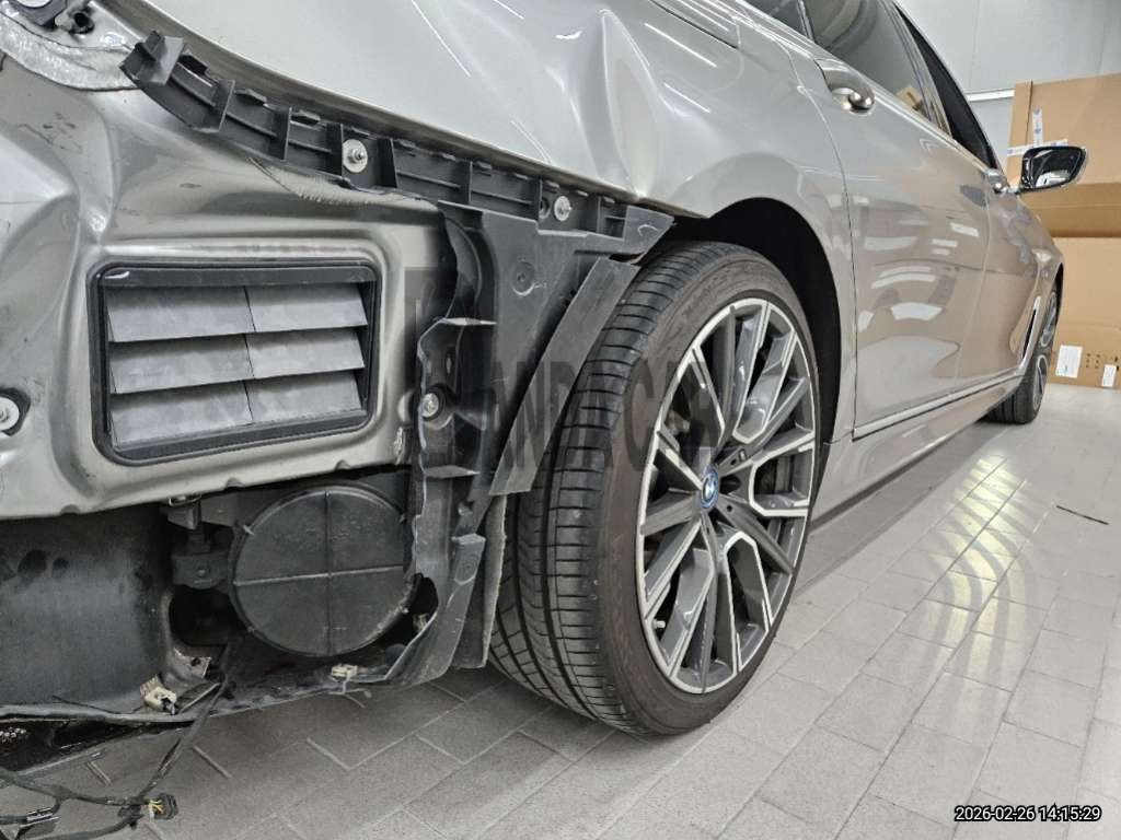 2022 BMW 745Le iPerformance, photograph 5