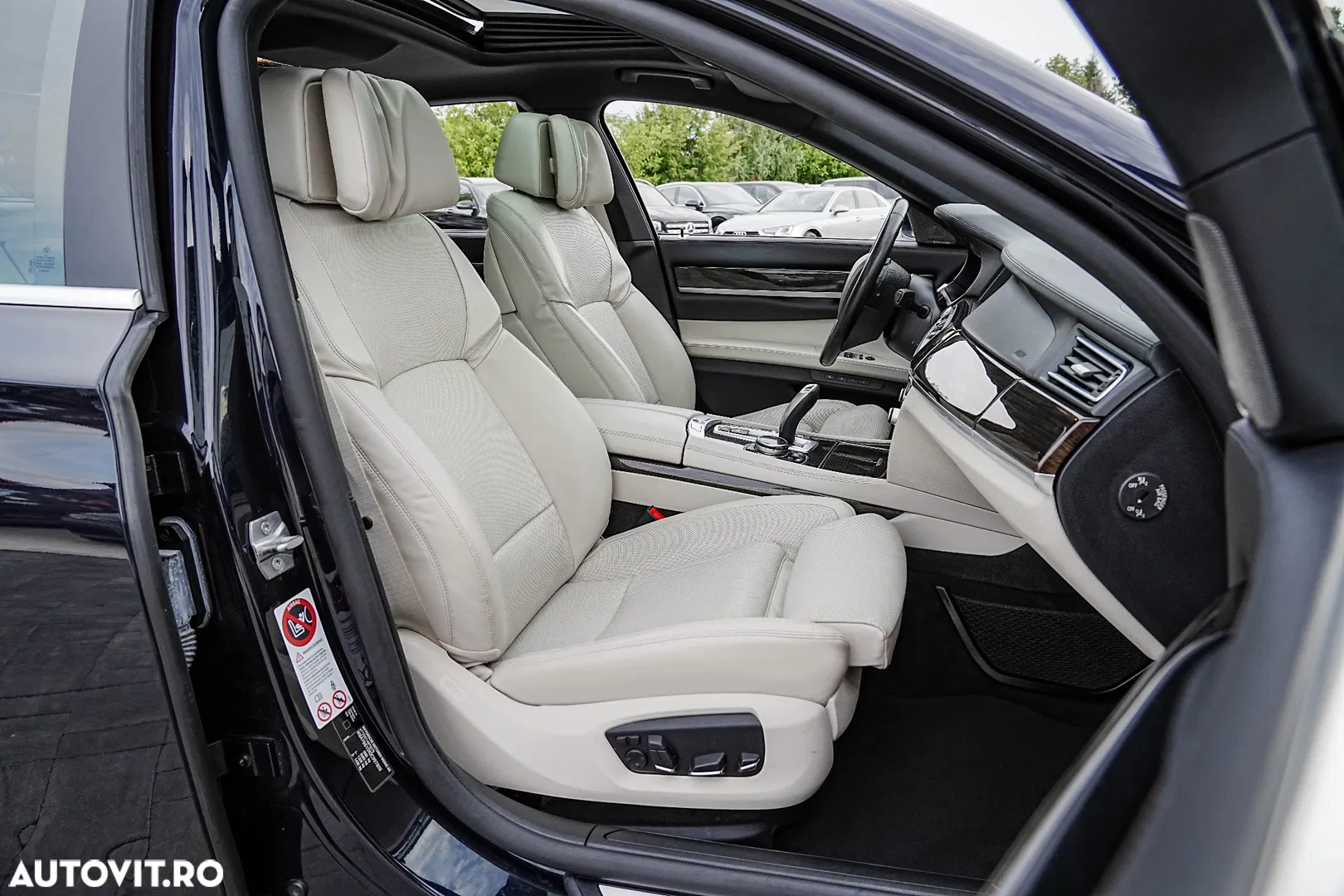 2014 BMW Seria 7 750i xDrive Edition Exclusive, photograph 7