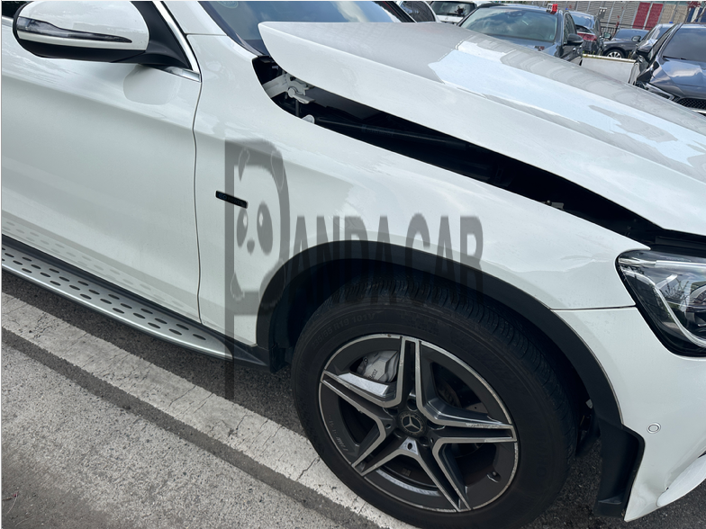 2021 Mercedes-Benz GLC300 e 4MATIC Coupe, photograph 2