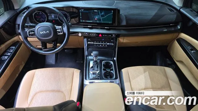Kia Canival Diesel 9-Seater Prestige — photo 1 of 33