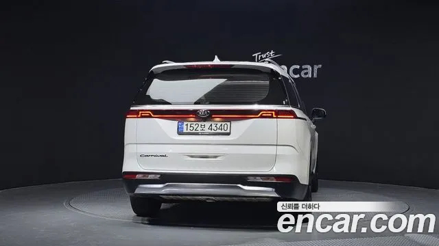 Kia Canival Diesel 9-Seater Noblesse — photo 1 of 20