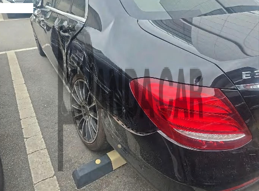 2017 Mercedes-Benz E200, photograph 2