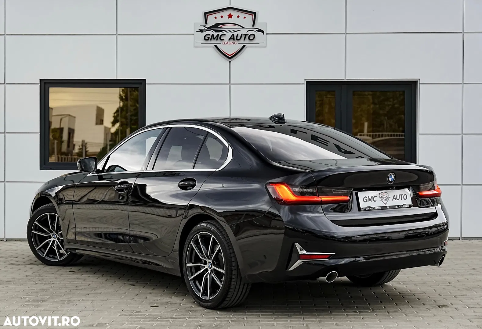 2021 BMW Seria 3, photograph 3