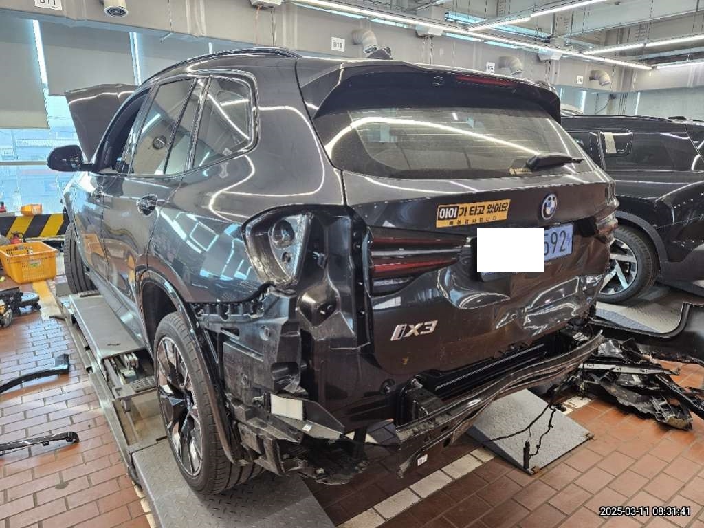 2024 BMW iX3 M Sport, photograph 4