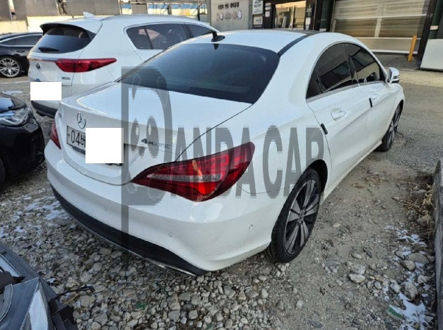 2018 Mercedes-Benz CLA250 4Matic, photograph 2