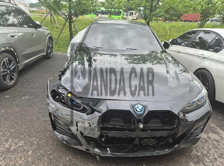 2022 BMW i4 eDrive40, photograph 1