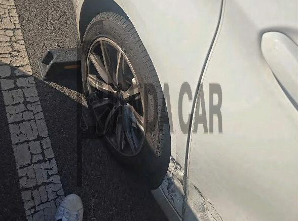 2019 BMW 520i Luxury, photograph 3
