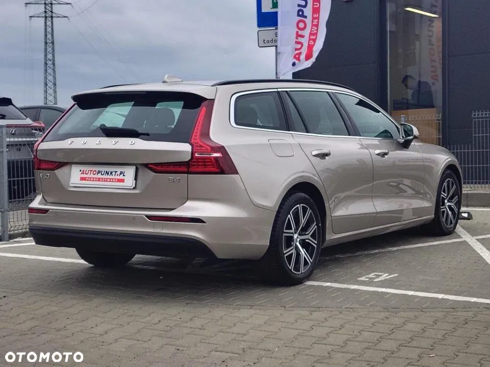2023 Volvo V60, photograph 6