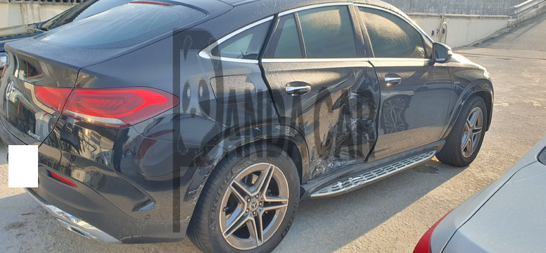 2021 Mercedes-Benz GLE350 e 4MATIC Coupe, photograph 3