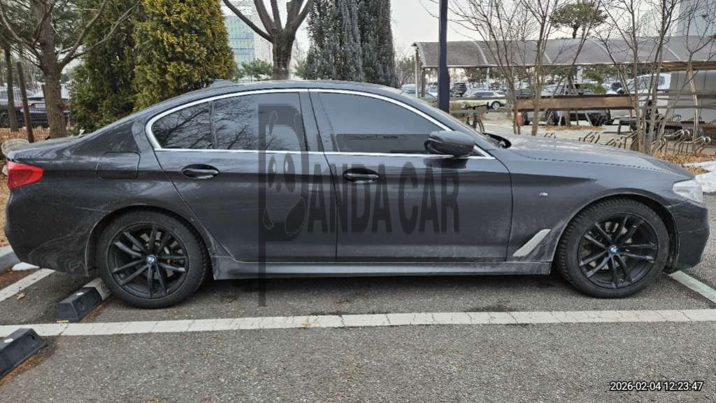 2020 BMW 520i M Sport Package, photograph 2