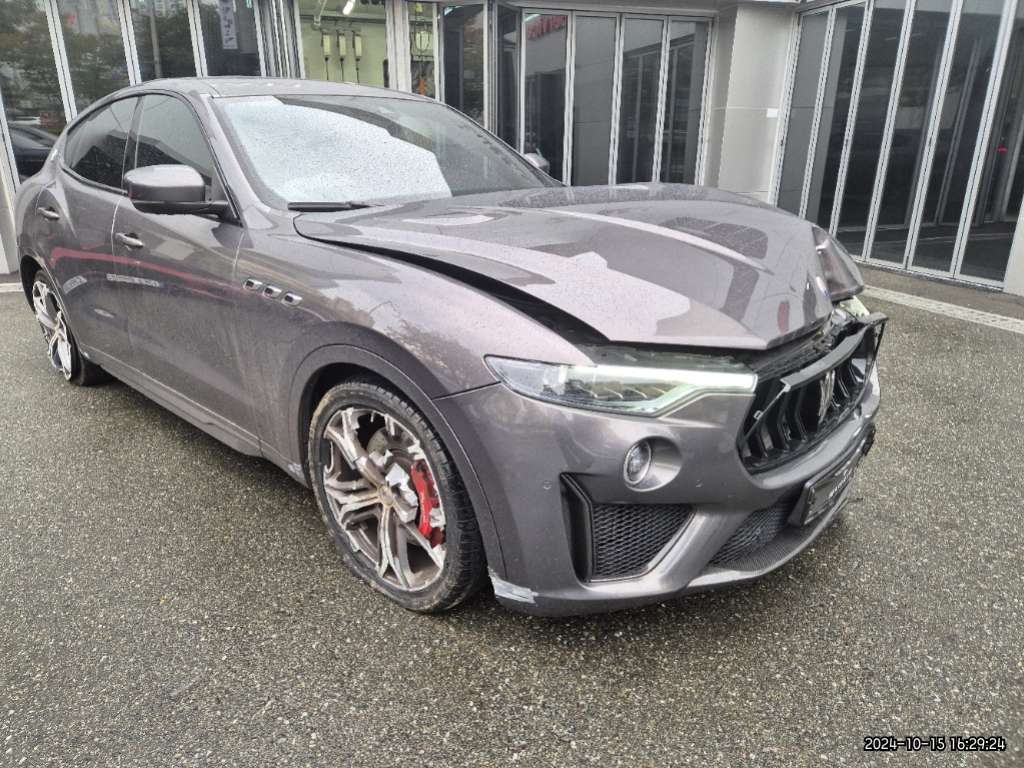 2020 Maserati Levante Trofeo, photograph 1