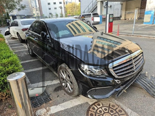 2017 Mercedes-Benz E300 4Matic, photograph 5