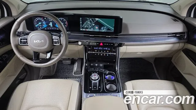 Kia Canival Diesel 9-Seater Hi-Limousine — photo 1 of 32