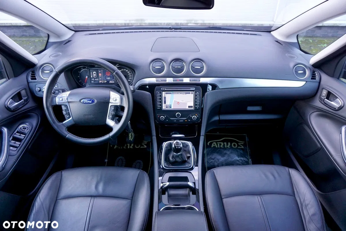 2013 Ford S-Max 2.0 TDCi DPF Titanium, photograph 2