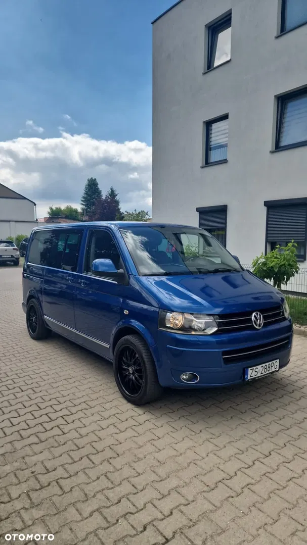 2010 Volkswagen Multivan, photograph 2