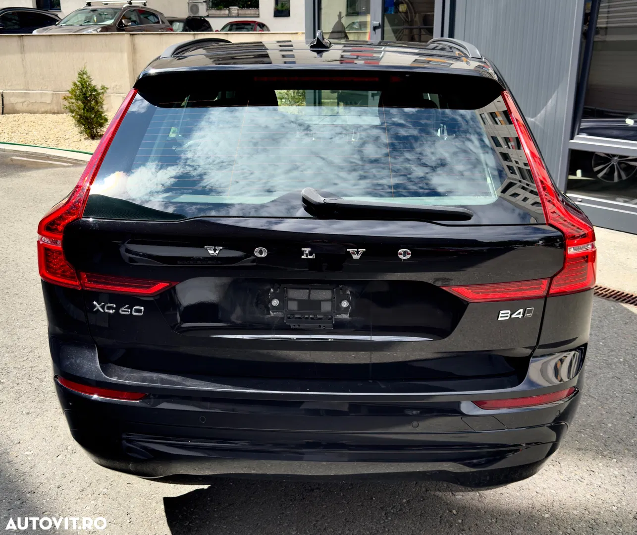 2022 Volvo XC 60 B4 MHEV AT AWD Plus Dark, photograph 4
