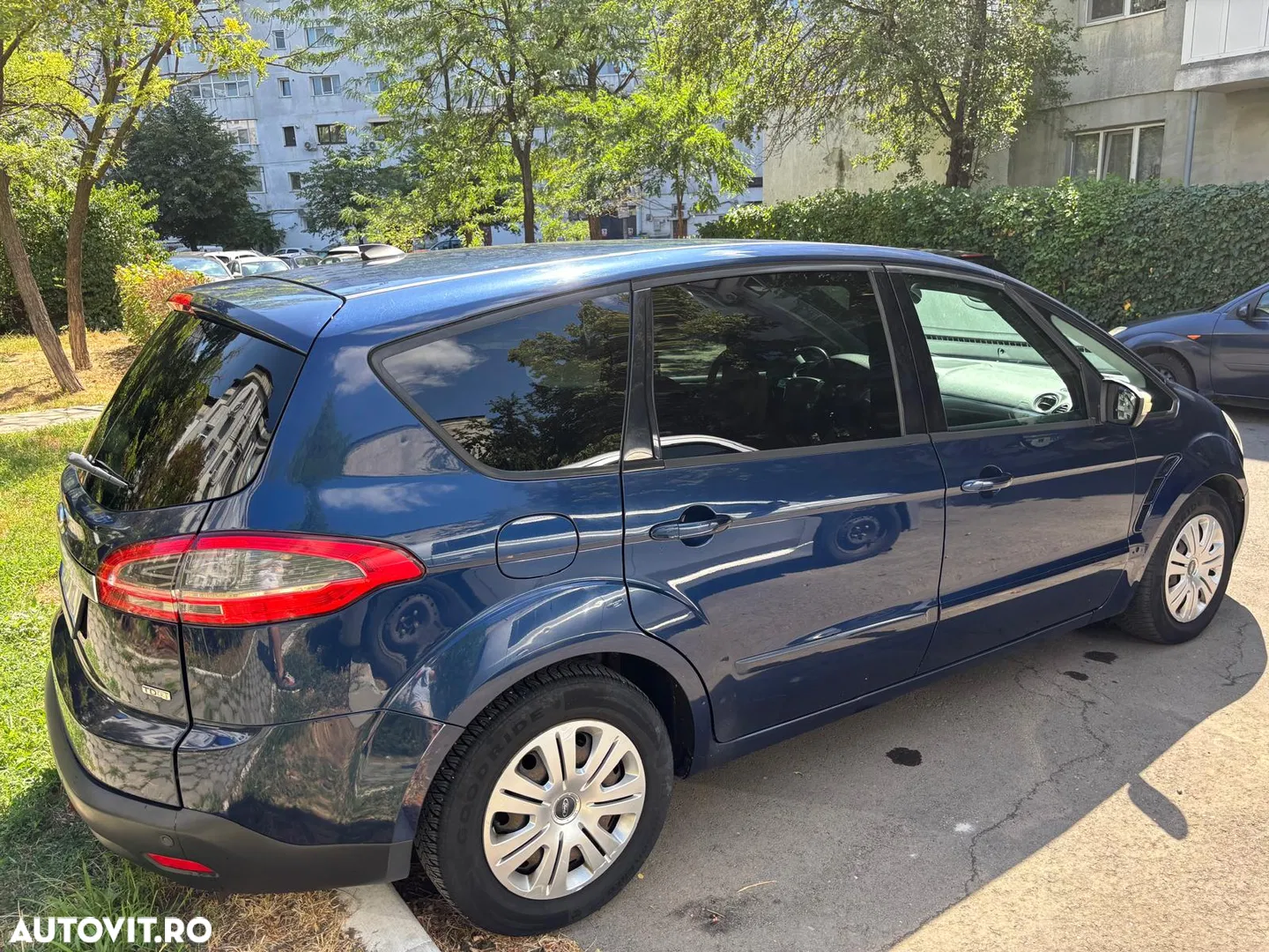 2010 Ford S-Max 2.0 TDCi DPF Ambiente, photograph 10
