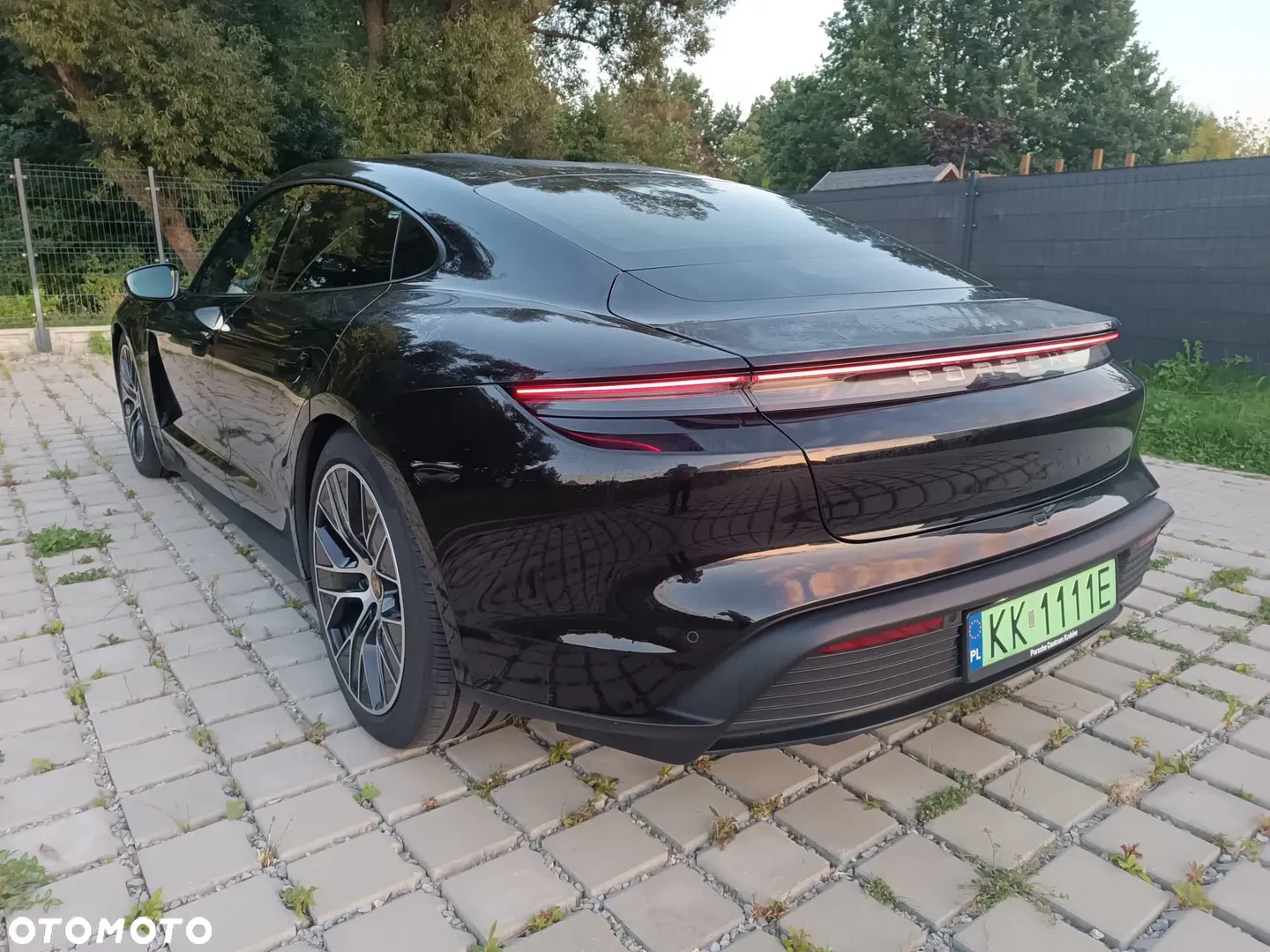 2023 Porsche Taycan, photograph 3