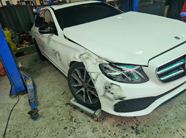 2020 Mercedes-Benz E 250, photograph 1