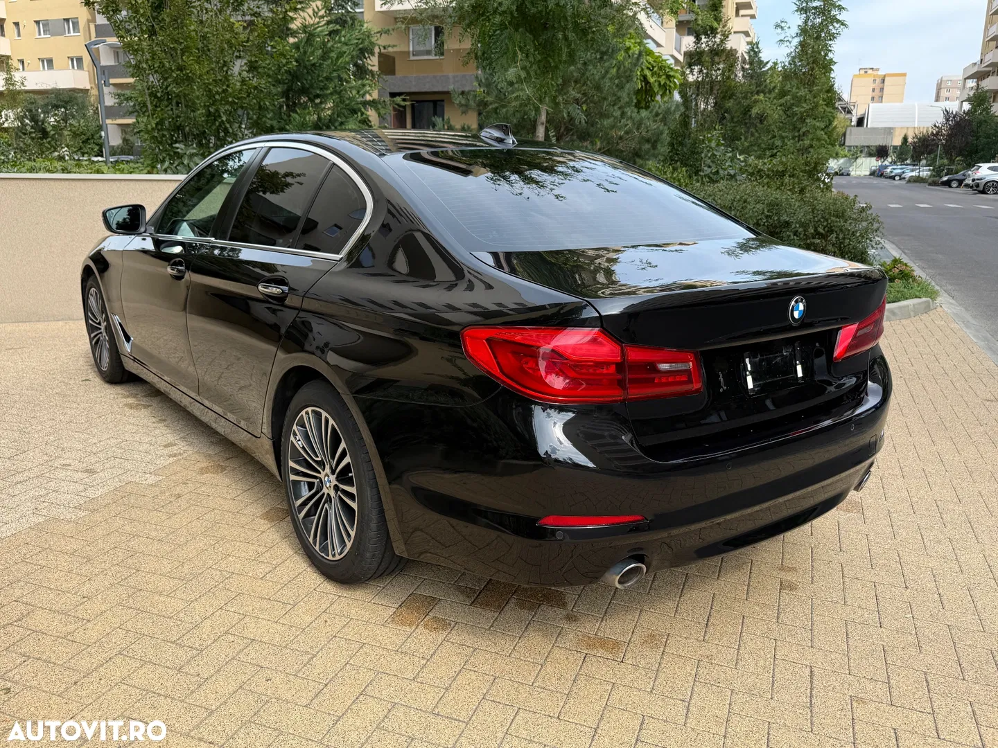 2017 BMW Seria 5 520d AT, photograph 5
