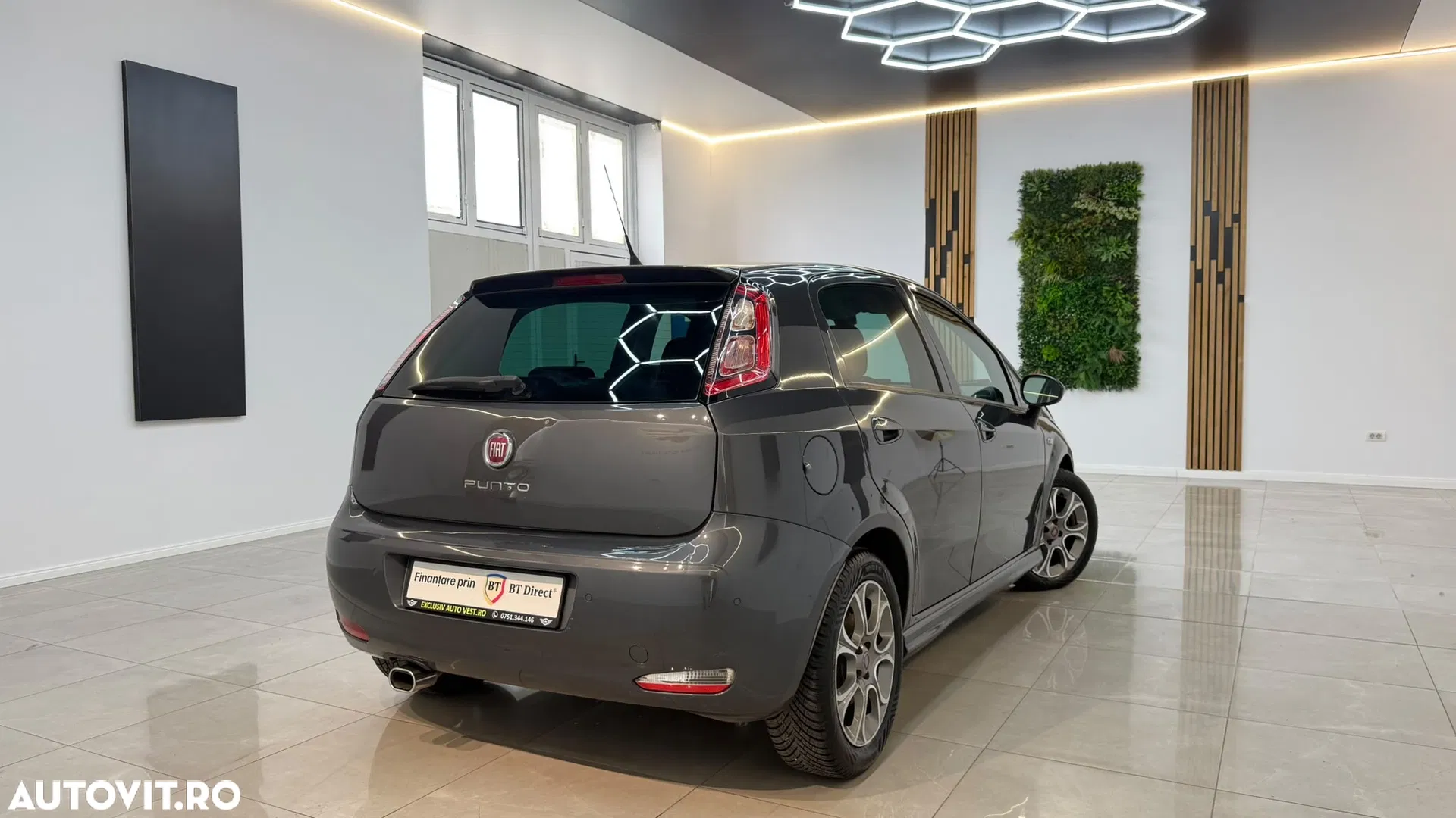 2016 Fiat Punto, photograph 4