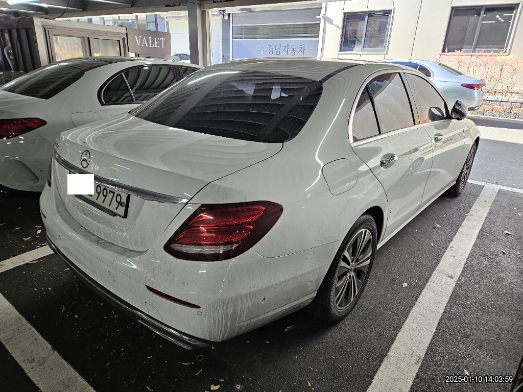 2020 Mercedes-Benz Benz E220 d, photograph 4