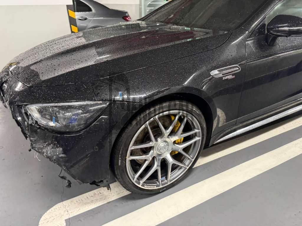 2023 Mercedes-AMG GT43 4MATIC +, photograph 3