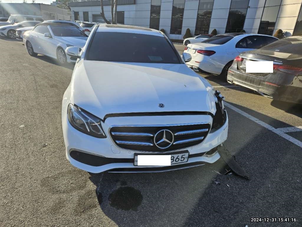 2020 Mercedes-Benz E 250, photograph 1