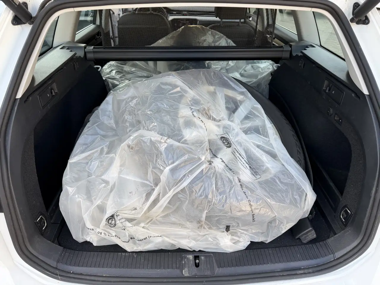2021 Volkswagen Passat Variant 2.0 TDI SCR DSG Elegance   ACC, photograph 8