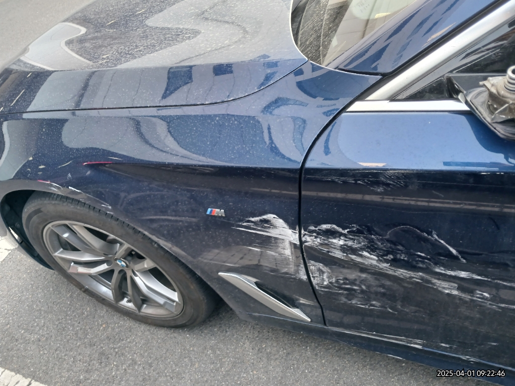 2020 BMW 520d M Sport Package, photograph 2