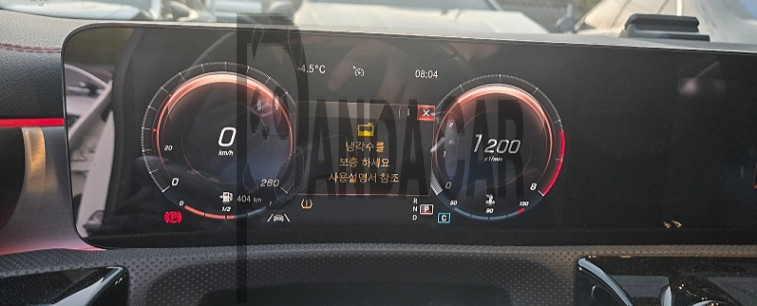 2021 Mercedes-Benz CLA250 4MATIC, photograph 2