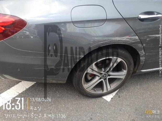 2019 Mercedes-Benz E220 d, photograph 2