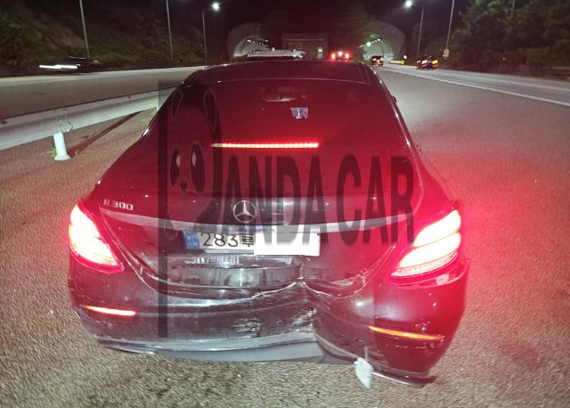 2020 Mercedes-Benz E 250, photograph 2