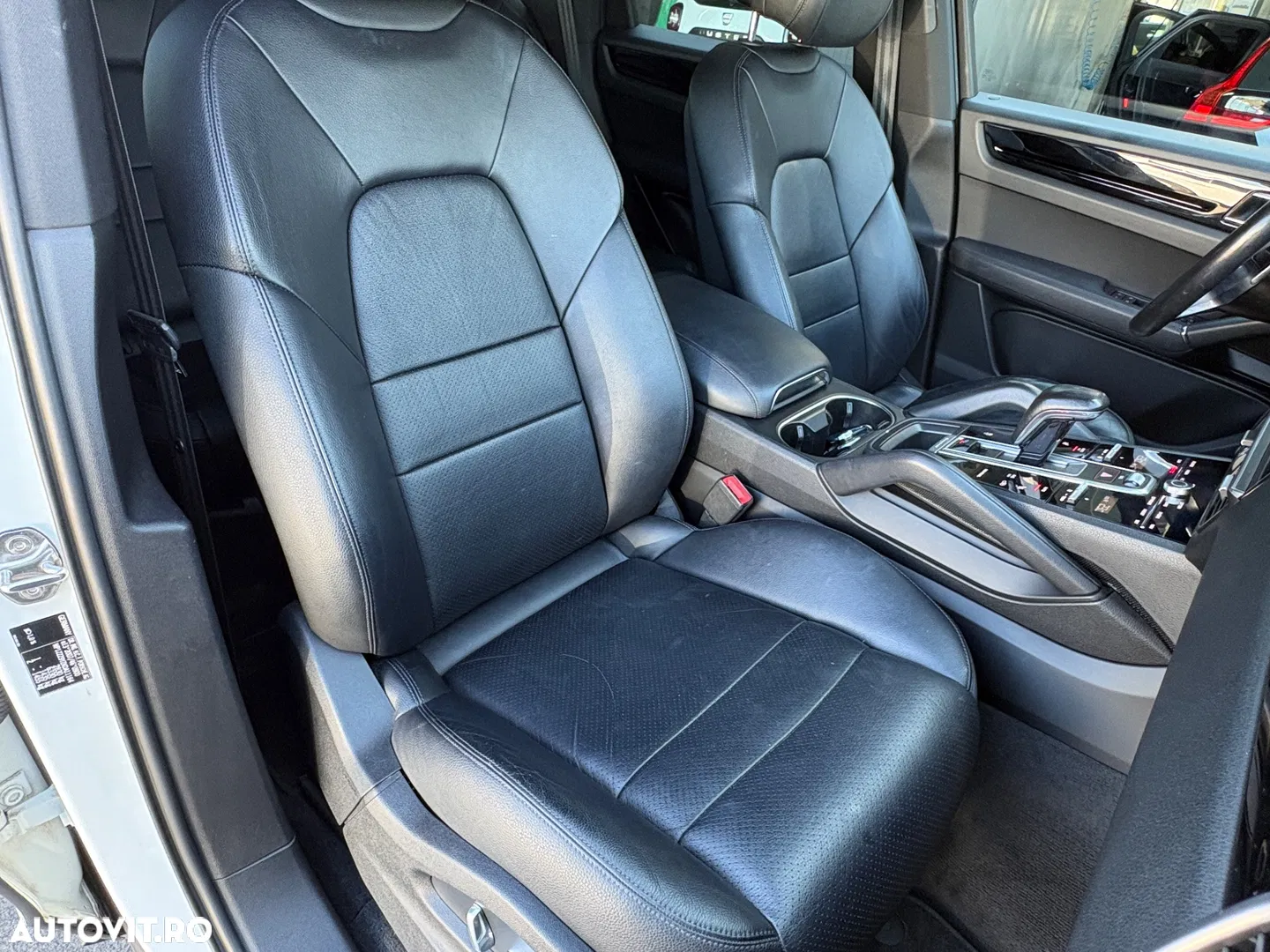 2019 Porsche Cayenne Standard, photograph 5