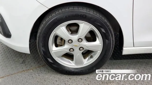 2016 ChevroletGMDaewoo Spark LT, photograph 6