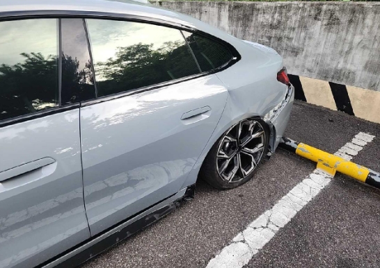 2024 BMW i4 eDrive40, photograph 1