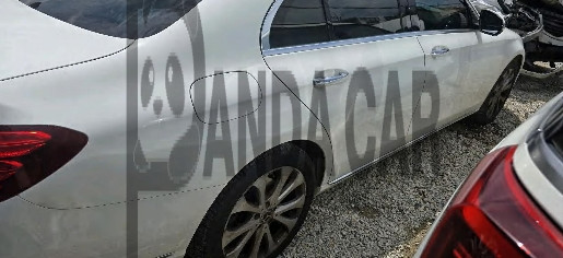 2017 Mercedes-Benz E220 d 4Matic, photograph 3