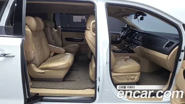 2019 Kia Canival 9-Seater Noblesse Special, photograph 1
