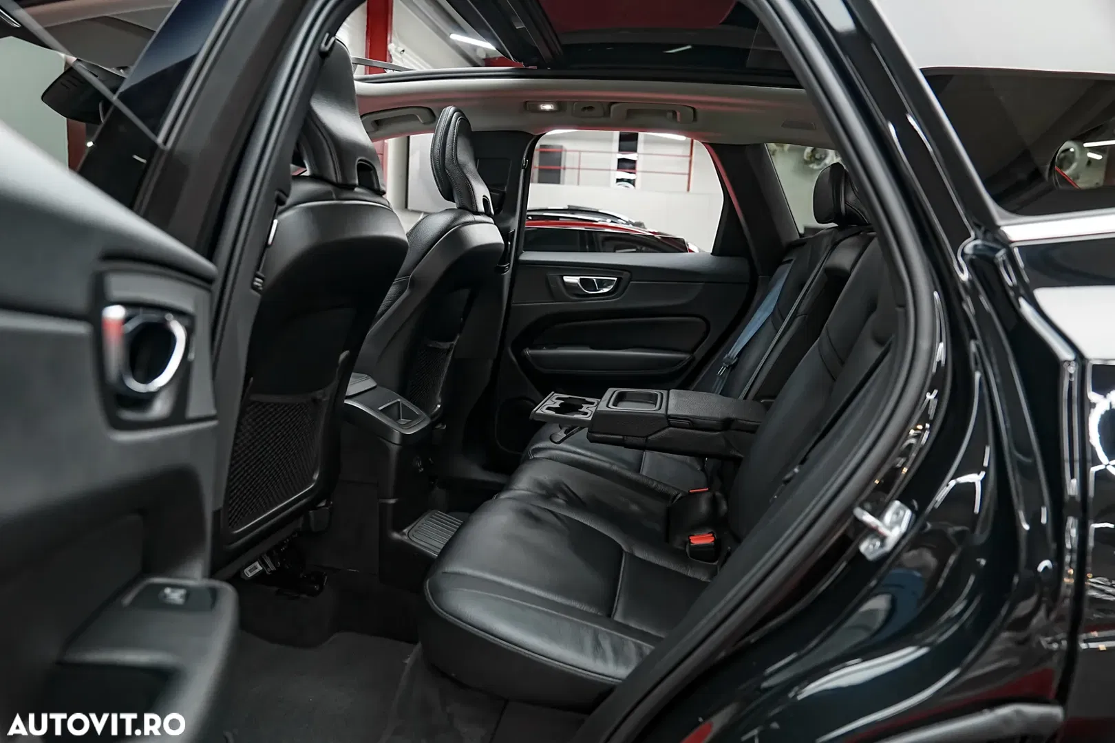 2021 Volvo XC 60 Recharge T6 Twin Engine eAWD Inscription Expression, photograph 6