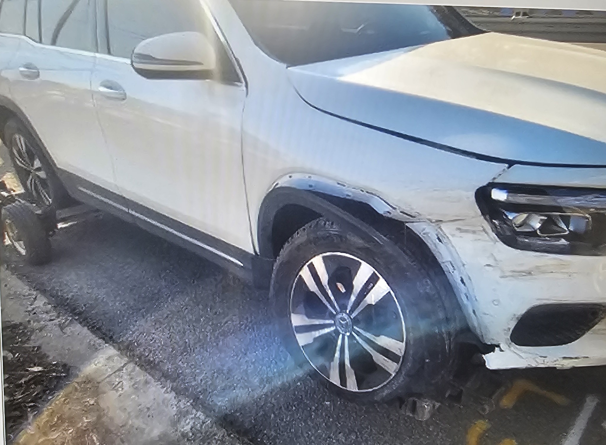 2021 Mercedes-Benz GLB220, photograph 4