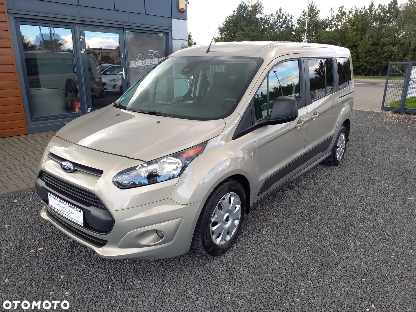 Ford Tourneo Connect Grand 1.5TDCi Ambiente — photo 1 of 33