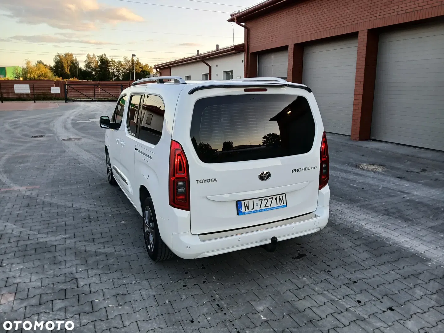 2020 Toyota Proace City Verso Long 1.5 D-4D Business, photograph 2