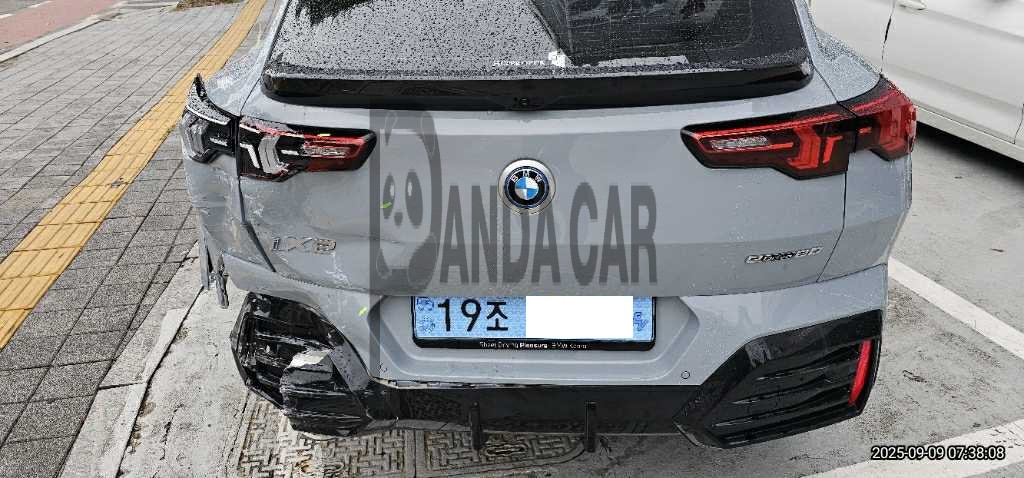 2025 BMW iX2 eDrive20, photograph 2