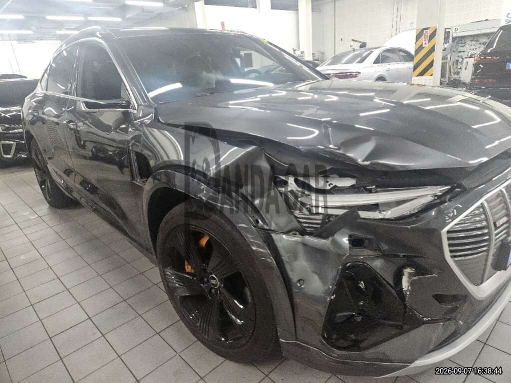 2022 Audi e-tron Sportback 55 quattro, photograph 2