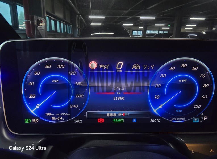 2023 Mercedes-Benz EQE350 4MATIC, photograph 2