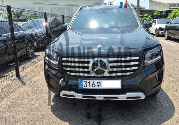 2024 Mercedes-Benz GLB200 d, photograph 1