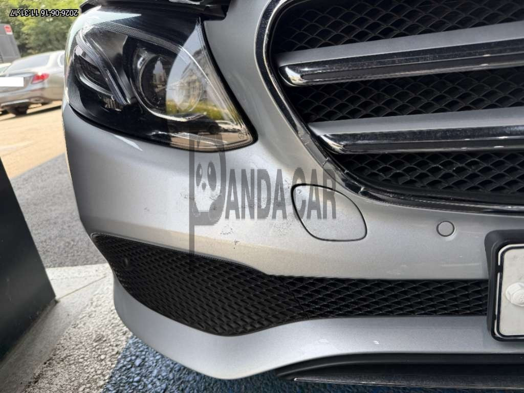 2017 Mercedes-Benz E300, photograph 2