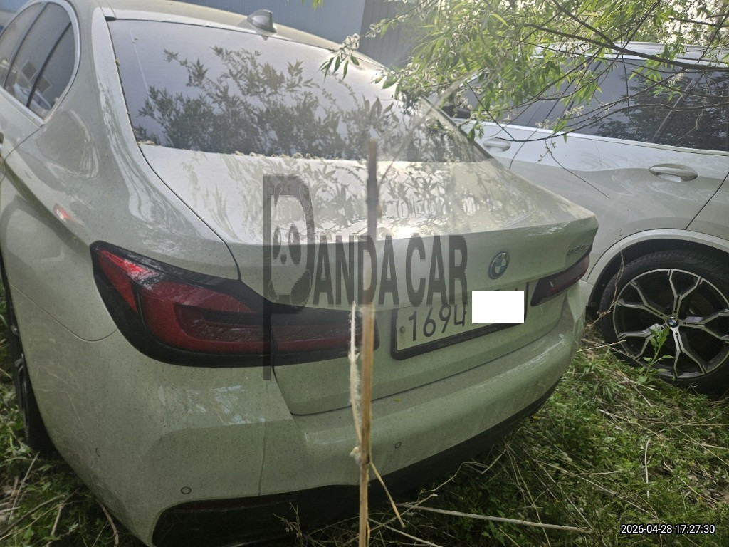2022 BMW 530e, photograph 2