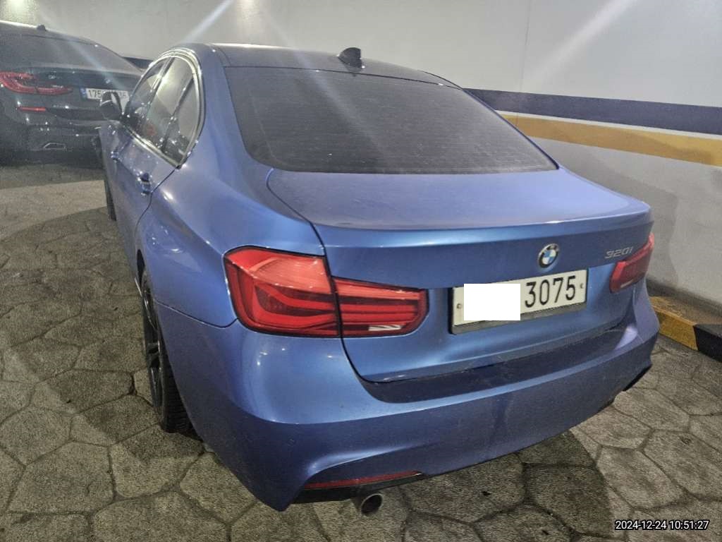 2017 BMW 320i, photograph 4
